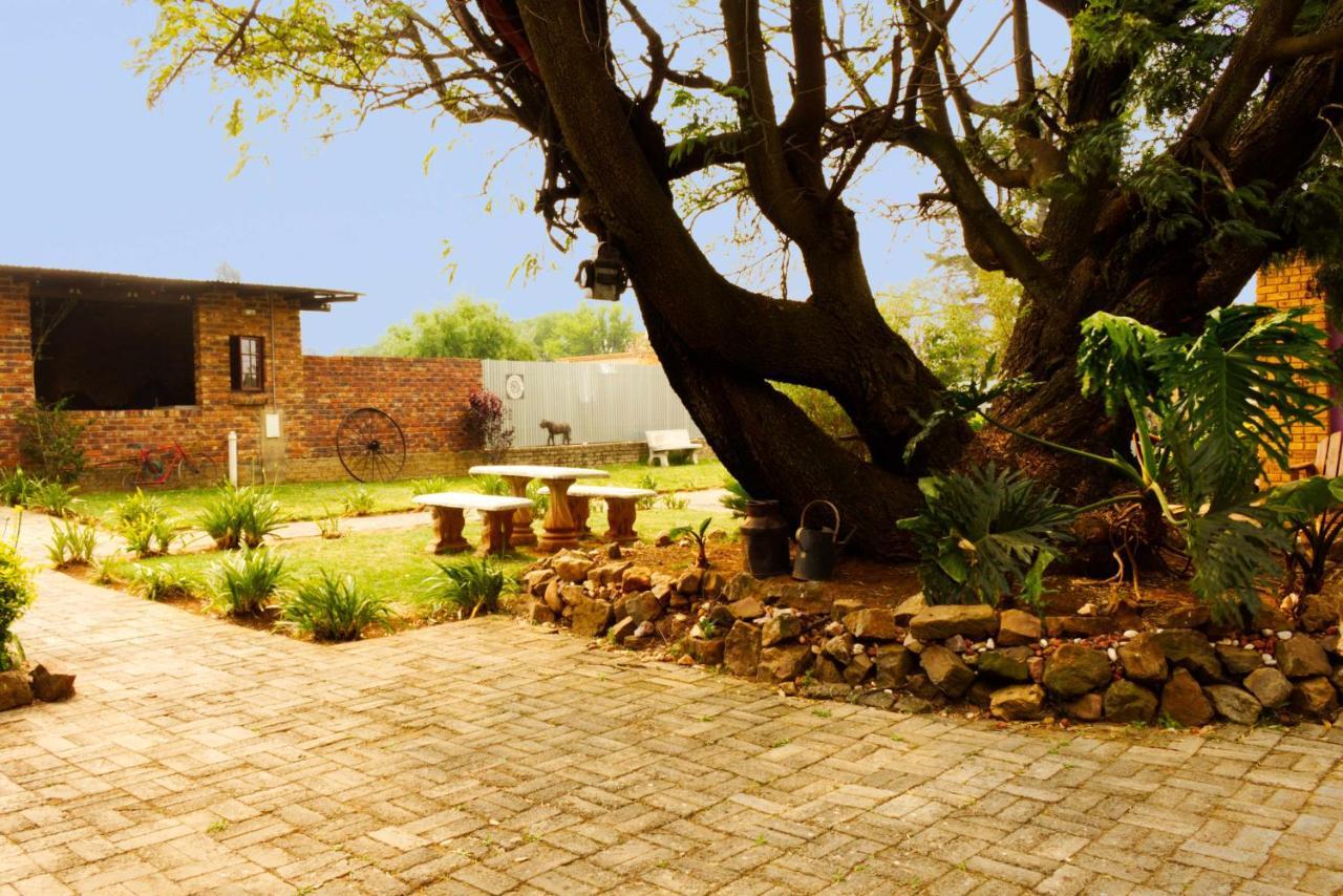 Backpackers Connection @ Jnb Airport Vandrarhem Benoni Exteriör bild